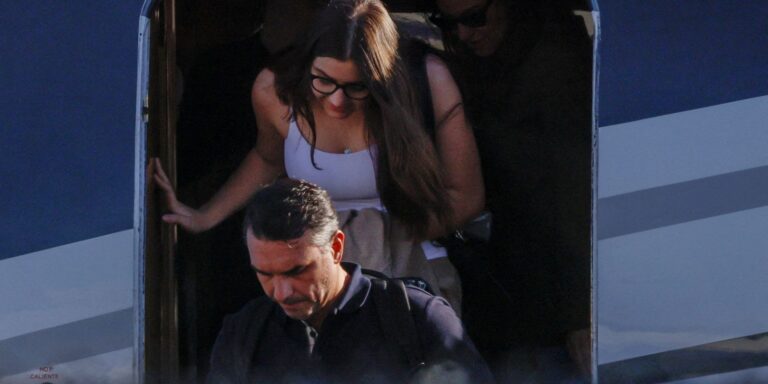 Flávio Bolsonaro desembarca nos EUA com a família após fugir do Brasil flavio-bolsonaro-desembarca-nos-eua-com-a-familia-apos-fugir-do-brasil